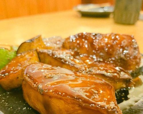 月见蚝菇的美味做法（品尝无比鲜美的蚝菇佳肴）