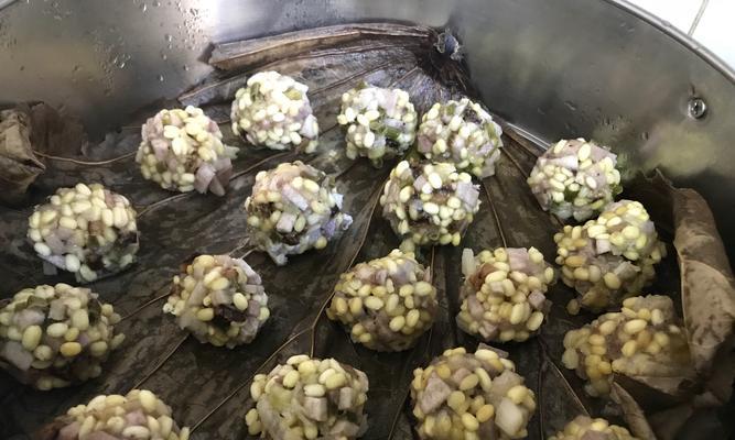 手把手教你做圆葱丸子（传授制作技巧和口感调配）