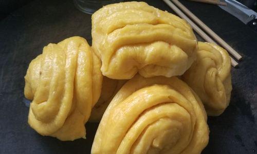 手把手教你做原味花卷，让你轻松享受精致早餐（教你如何制作松软可口的原味花卷）