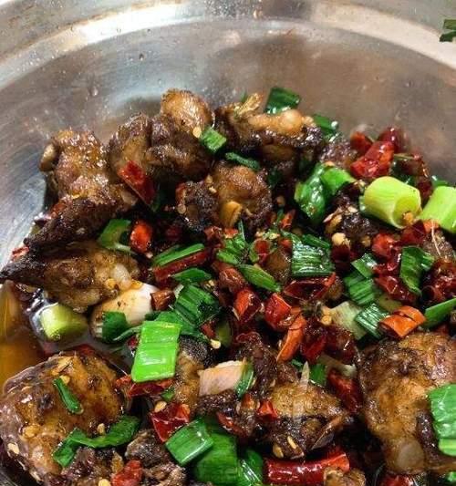 口味鸭的制作方法大揭秘（如何做出口感鲜美的口味鸭）