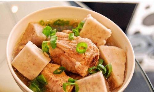 以养生芋头排骨汤为主题的健康美食（探秘制作养生芋头排骨汤的秘诀）