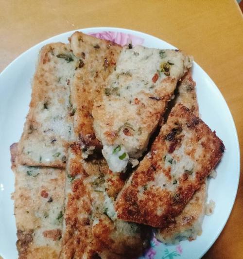 以芋头糕五香的做法，教你制作一口香甜可口的小点心（通过传统做法与现代技巧相结合）