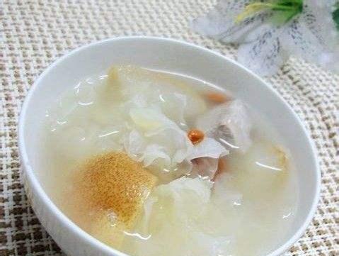 健康低脂美味，银耳苦瓜咸菜瘦肉汤的做法（以健康为主旨）