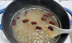 美味养生，银耳桂圆枸杞粥的做法（营养丰富）