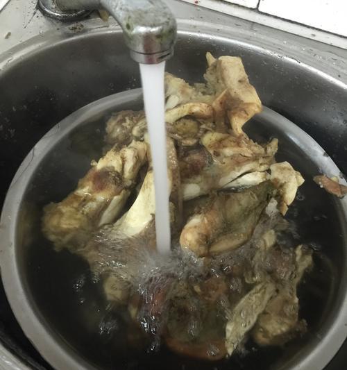 美味养生薏米虫草花椰汁牛骨汤（以食补药）