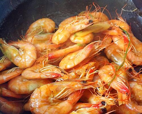 自制腌咸虾的完美做法（如何制作美味可口的腌咸虾）