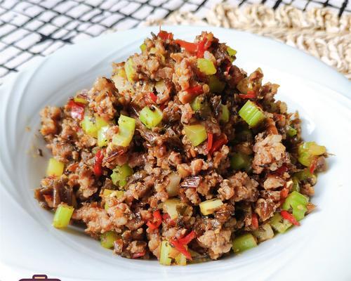 芽菜肉末的美食烹饪之道（脆爽可口）