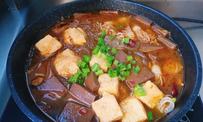 轻松做出美味鸭子魔芋汤（以传统配方为基础）