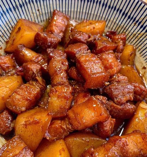 美食分享——鸭腿肉炖山药土豆的做法（口感鲜美）