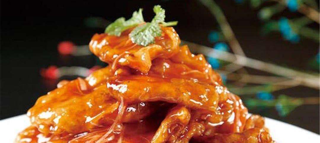 以鸭翅炒灯笼椒，口感鲜美的家常菜（家中常备的食材）