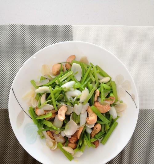 清新爽口，香芹百合的美味做法（健康养生）