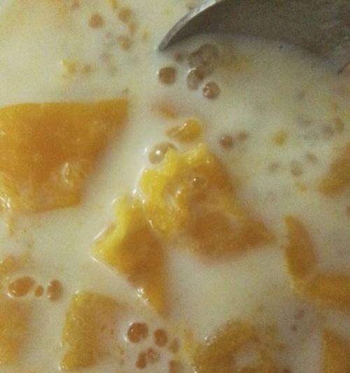 香浓木瓜牛奶的制作方法（手把手教你制作一杯美味的香浓木瓜牛奶）