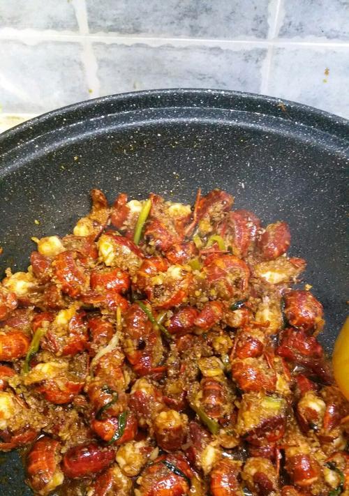 香嫩小龙虾的制作秘诀（学会这些技巧）