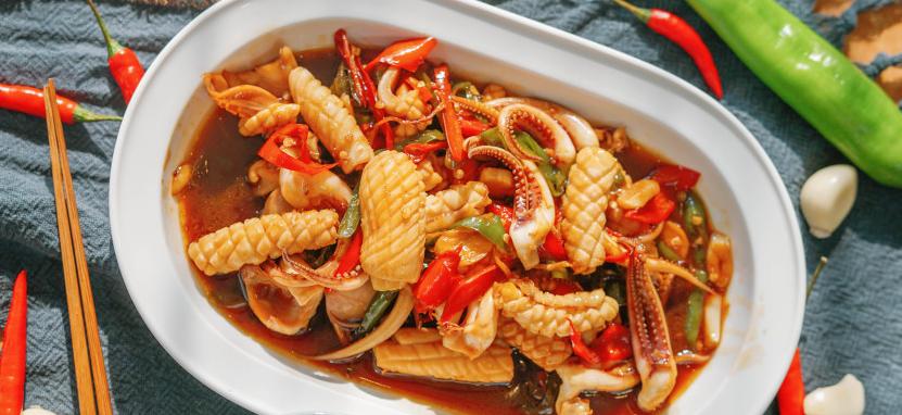 香辣鱿鱼卷的制作方法（鲜美可口的海鲜美食）