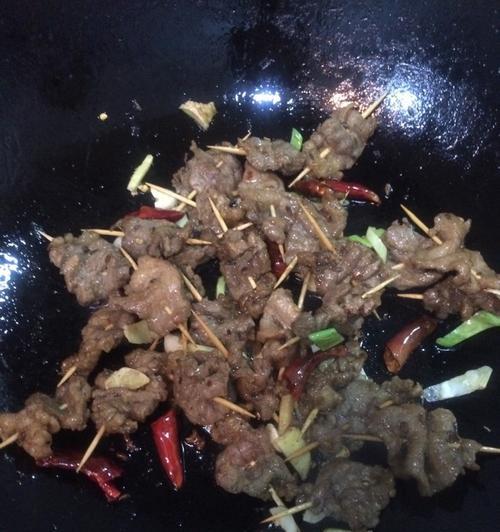 手抓香辣牙签肉（家庭美食）