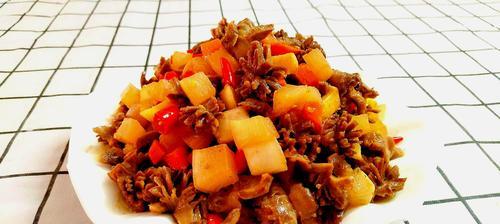 香辣酸菜炒肥肠的制作方法（快乐烹饪）