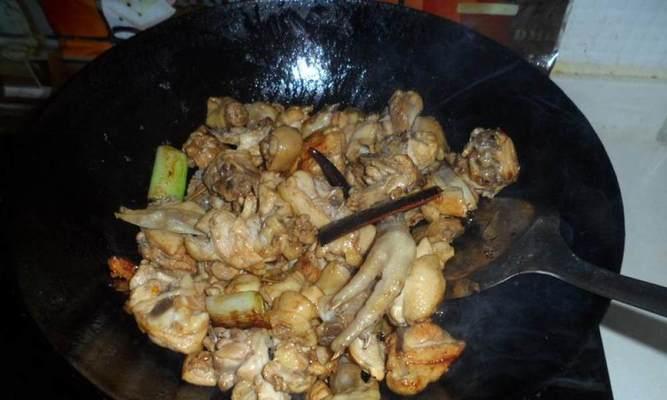 香辣啤酒鸡的制作方法（做出美味的啤酒鸡）