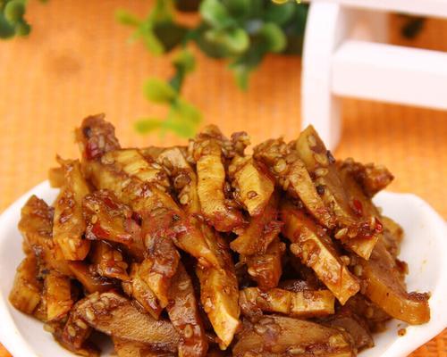 香辣牛板筋的制作方法（美味可口的家常小吃）