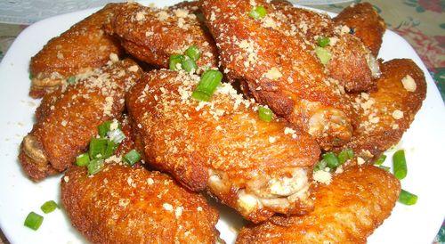 尝香辣红烧鸡中翅的美味（以家常风味为主的烹饪法）