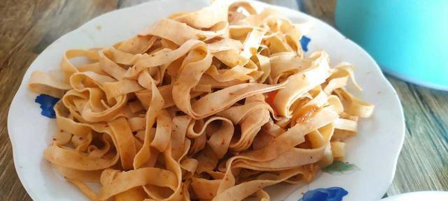 学会做香辣干丝，让你的味蕾炸裂（用独家秘诀制作口感松软）
