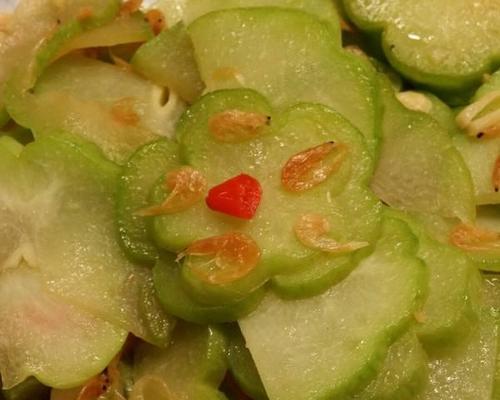 虾皮烧丝瓜，健康美味的家常菜（用简单的步骤制作）