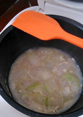 美味清爽虾皮烧冬瓜（尝试这道简单易做的家常菜）