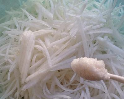 学会这道菜，让你的家常菜更上一层楼（以虾皮炒萝卜丝的做法详解）