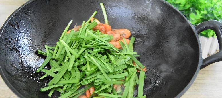 美食制作指南——虾米韭菜的做法（掌握关键步骤）