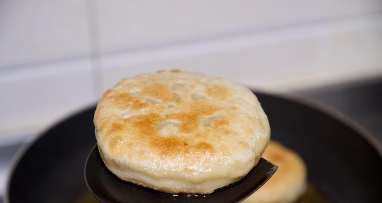 五彩北瓜月牙馅饼，让你在秋天享受美食（秋季必备的美味佳肴）
