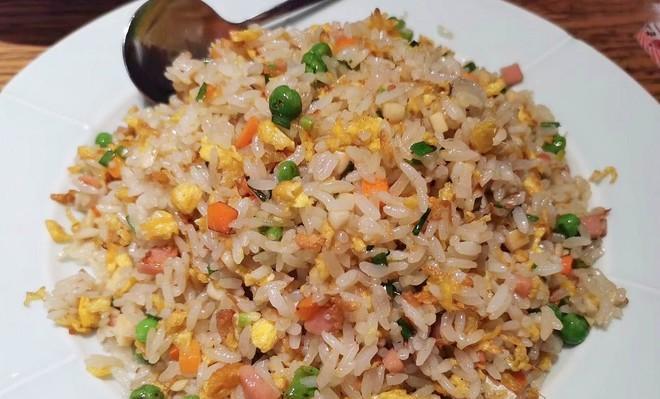 五彩斑斓炒饭的制作方法（打造色香味俱佳的健康美食）