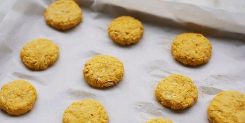 健康又美味的无油香蕉麦片饼干（用简单材料轻松制作）