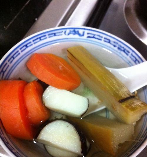 无冰糖竹蔗茅根马蹄水，清热解暑的夏日好饮