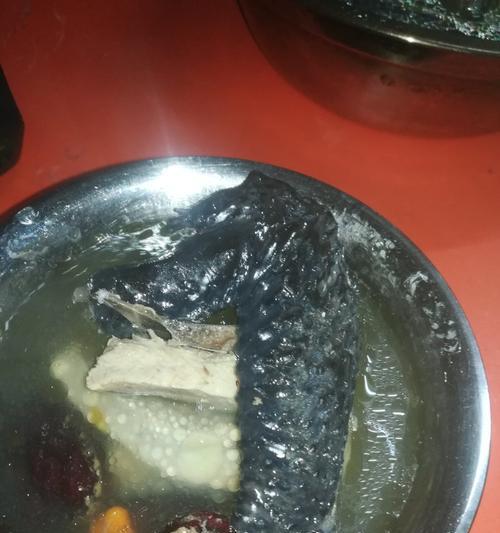 如何制作美味的以乌鸡汤面（传统配方）