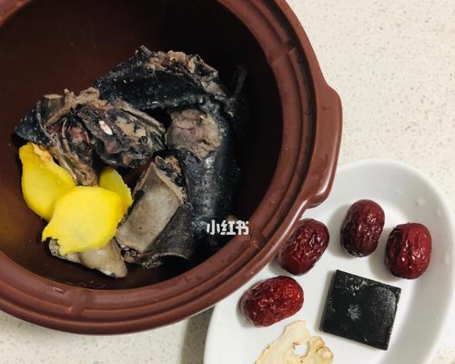 轻松学会以乌鸡阿胶汤的做法（中医养生必备）