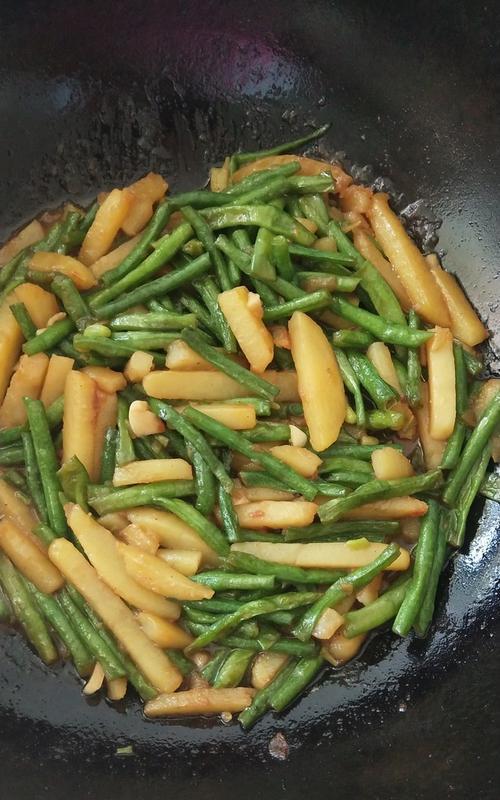 窝窝花豇豆的做法（用窝窝花豇豆做出美味佳肴）