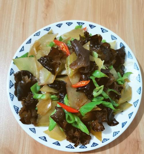 家常菜做法——莴笋炒板栗（秋季必备的美食佳品）