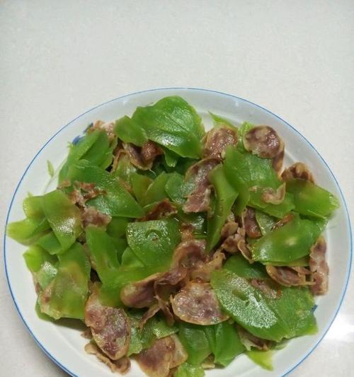健康美味的莴苣炒火腿（家常菜谱营养均衡莴苣营养火腿香味）