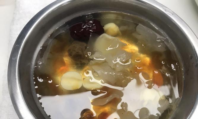 营养滋补必备——桃胶白木耳汤（滋阴润燥）
