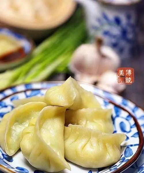 烫面包鸡蛋西葫芦洋葱馅的制作方法（尝试一道美味的健康早餐）
