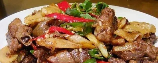 酸辣兔子肉的美食诱惑（传统美味的独特口感与烹饪技巧）