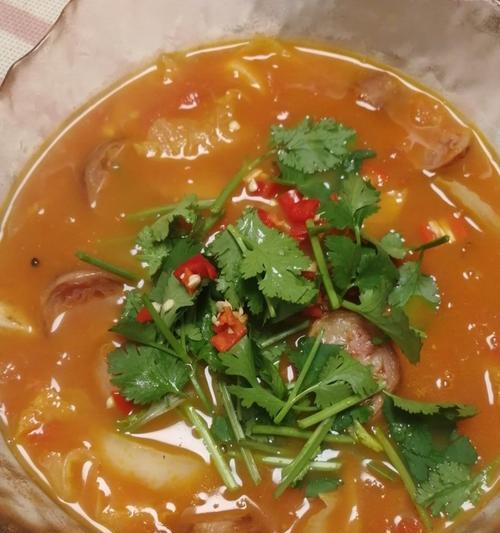 热辣酸香太阳蛋汤的制作方法（如何制作一款鲜美可口的太阳蛋汤）