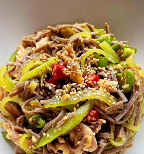 酸辣荞麦面，独具匠心的美食（探究荞麦面制作的诀窍和酸辣口感的搭配）