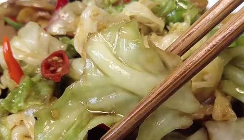 爆炒酸辣卷心菜，鲜香可口的佳肴（学会这道家常菜）