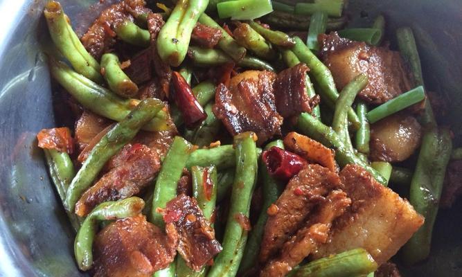 教你如何做美味的酸豆角炒五花肉（传统家常菜）