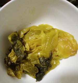 酸菜煮黄骨鱼，美味健康好滋味（一道家常菜）