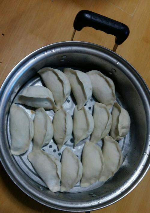 酸菜猪肉包子的制作方法（用新鲜的猪肉、酸菜和面粉）