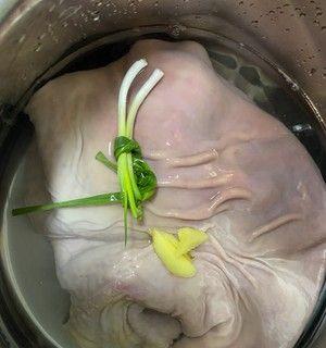 家常美食-酸菜猪肚汤（一份暖心的味道）
