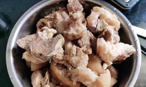 家常美食（一道营养美味的家常菜）