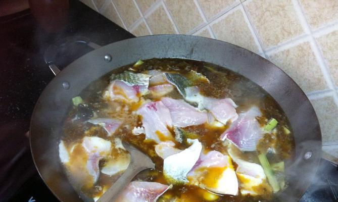 酸菜烧血豆腐，美味又营养（一碗酸甜可口的家常菜）
