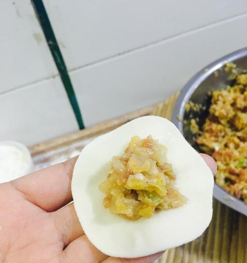 酸菜肉饺子的制作方法（口感鲜美）
